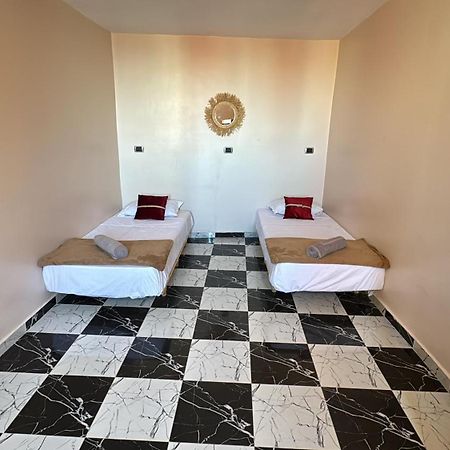 Soraya Guest House Surf Camp & Restaurant イムスワン エクステリア 写真