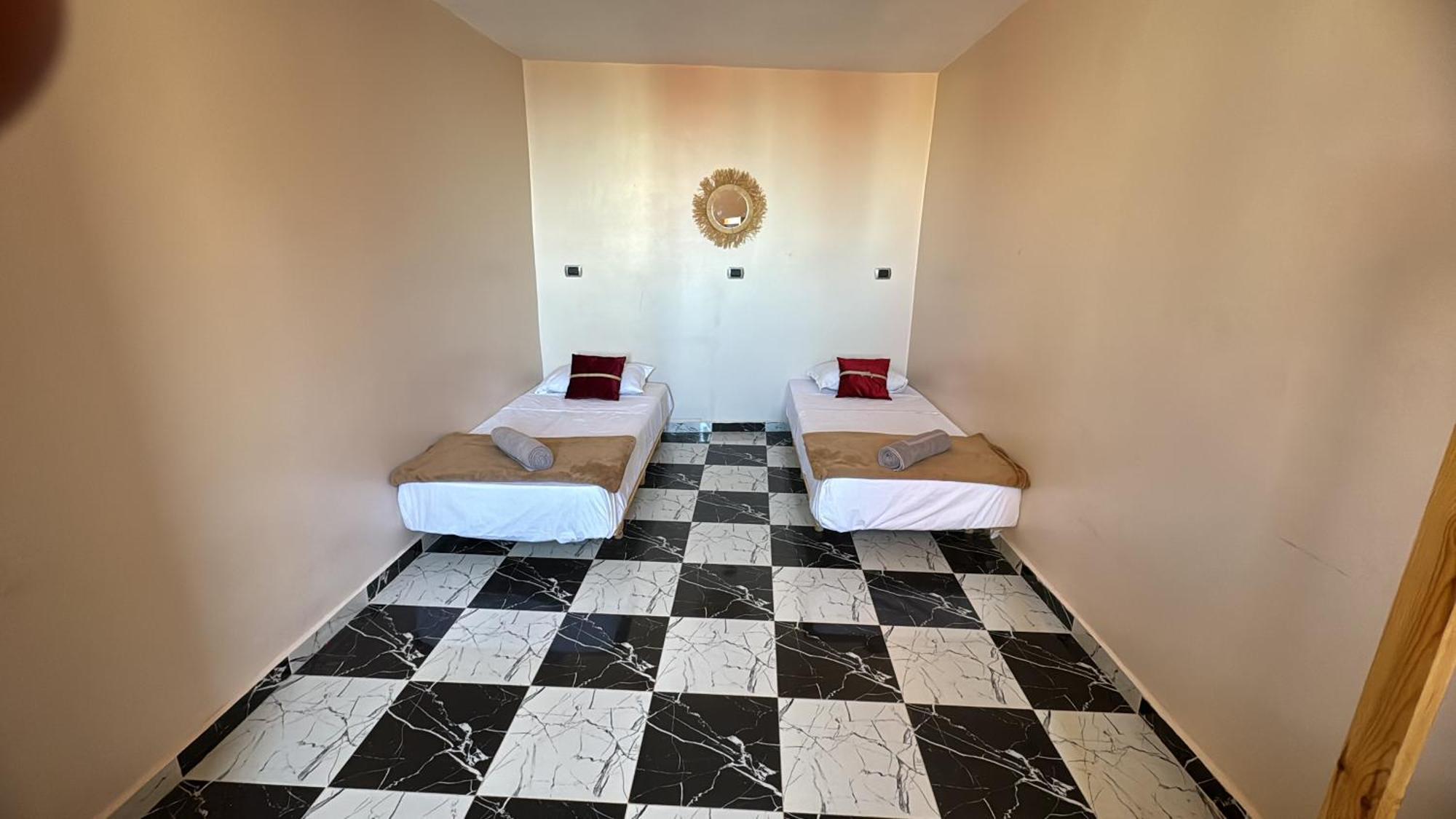 Soraya Guest House Surf Camp & Restaurant イムスワン エクステリア 写真